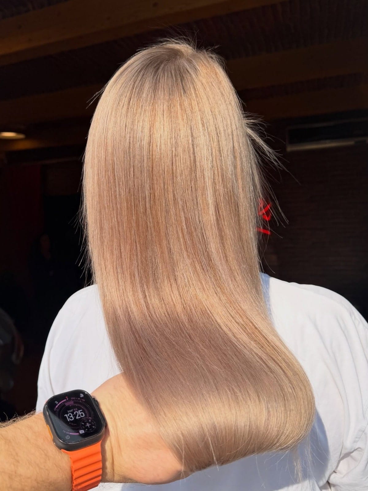 Sjednocená lesklá blond